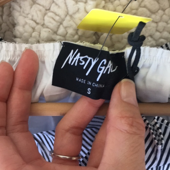 NASTY GAL Ruffled Collar Top - Picture 4 of 4